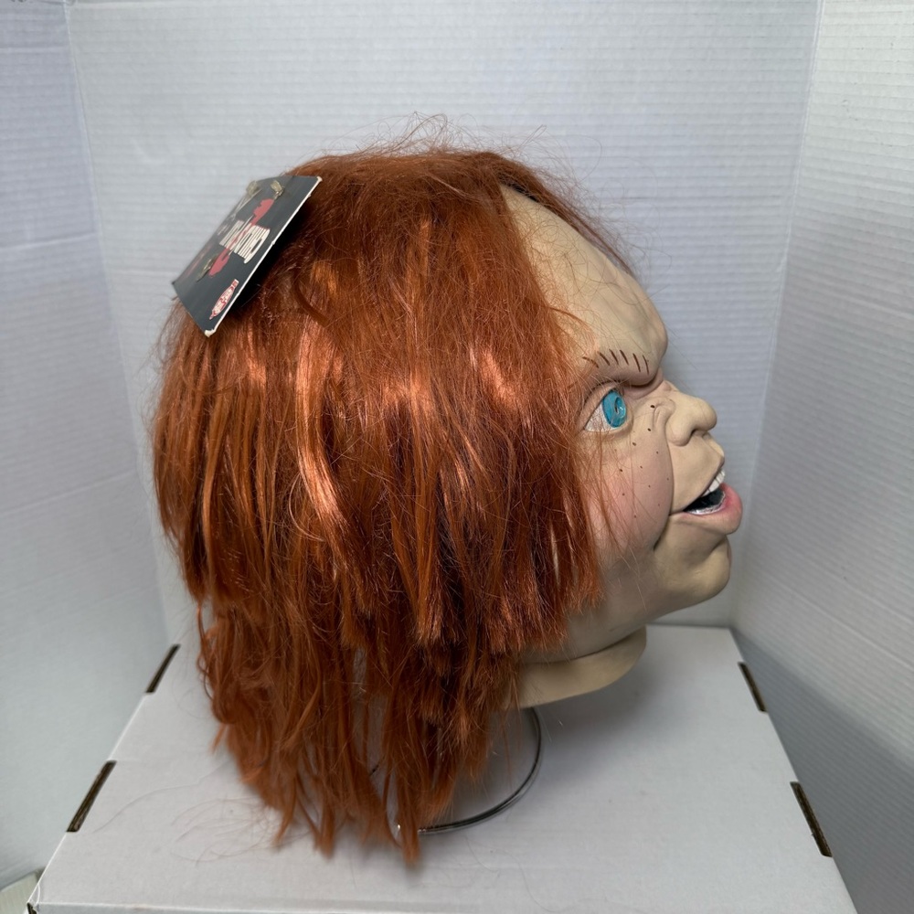 New Child’s Play 2 Evil Chucky Halloween Mask Trick Or Treat Studios NWT - Picture 2 of 4